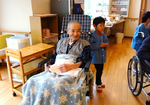 R1.10月　保育園児と交流